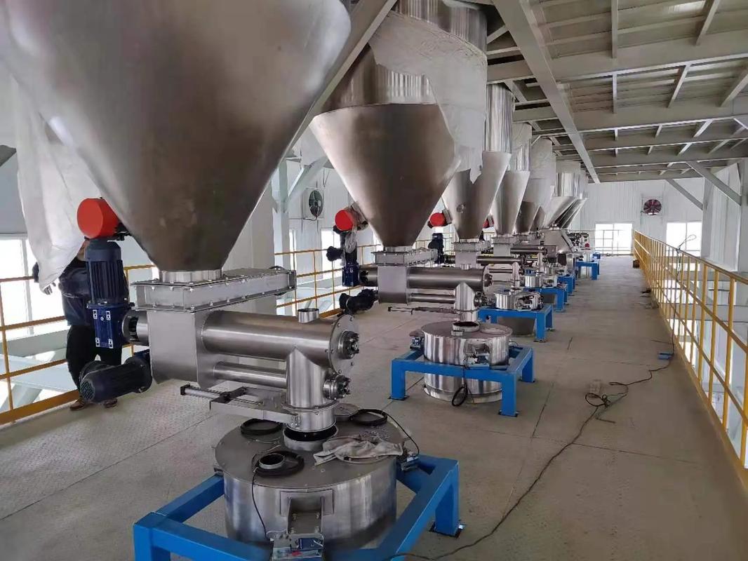 多倉(cāng)配料秤上下層結(jié)構(gòu)與螺旋定量給料機(jī)在粉末自動(dòng)配料中的應(yīng)用